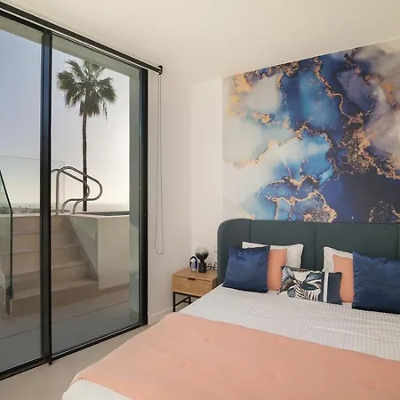 200m² New B With Private, Heated Pool And Amazing Ocean View.