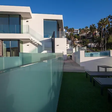 200m² New B With Private, Heated Pool And Amazing Ocean View. וילה