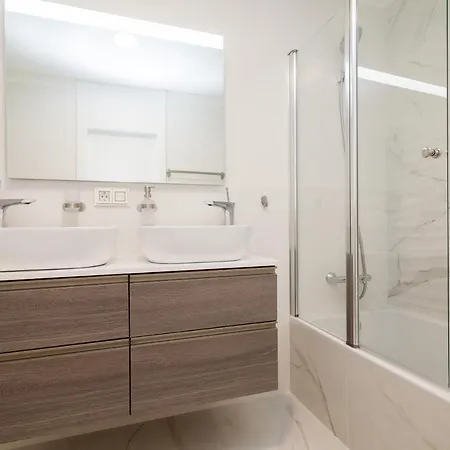 200m² New B With Private, Heated Pool And Amazing Ocean View. 别墅