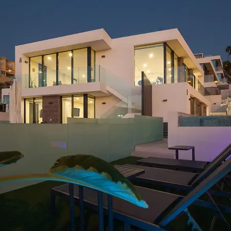 200m² New B With Private, Heated Pool And Amazing Ocean View. 阿德耶