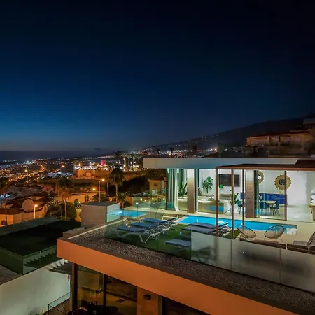 Villa 200m² New B With Private, Heated Pool And Amazing Ocean View. Costa Adeje (Tenerife)